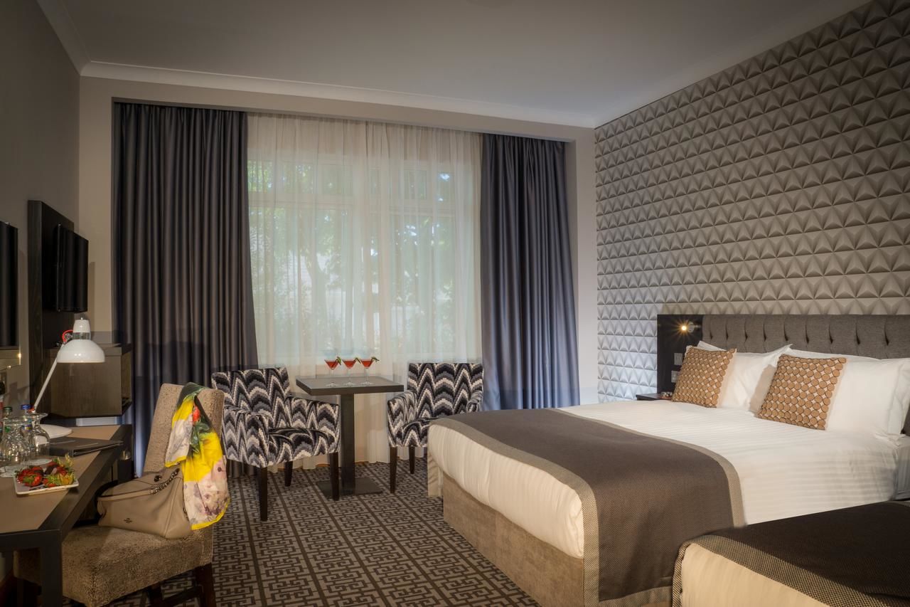Отель Oriel House Hotel Корк